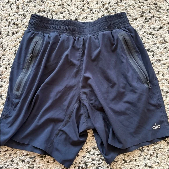 3 Men’s Alo Workout shorts (S) - Picture 4 of 8